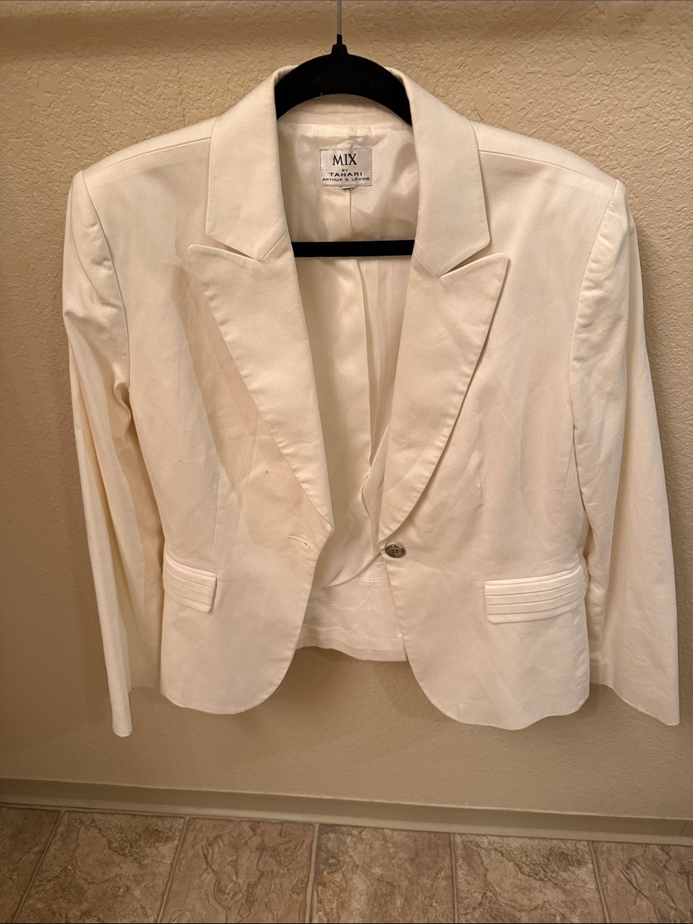Tahari Cream Single-Button Tailored Blazer